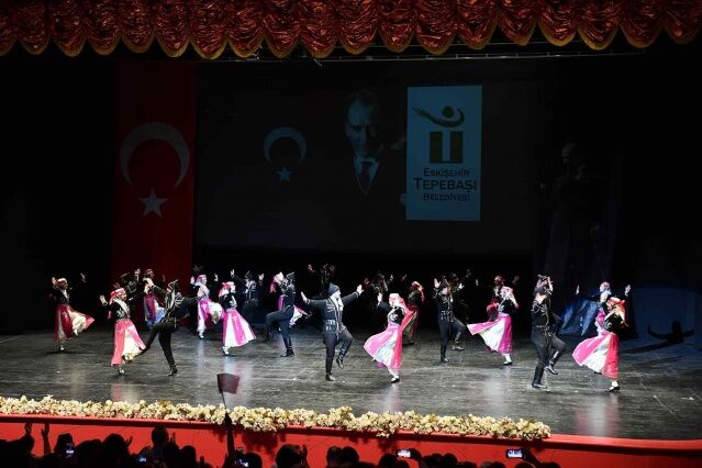 Tepebaşı'nda Halk Dansları Topluluğu ile 19 Mayıs coşkusu