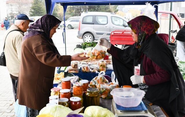 Tepebaşı Belediyesi kadın üreticileri destekliyor