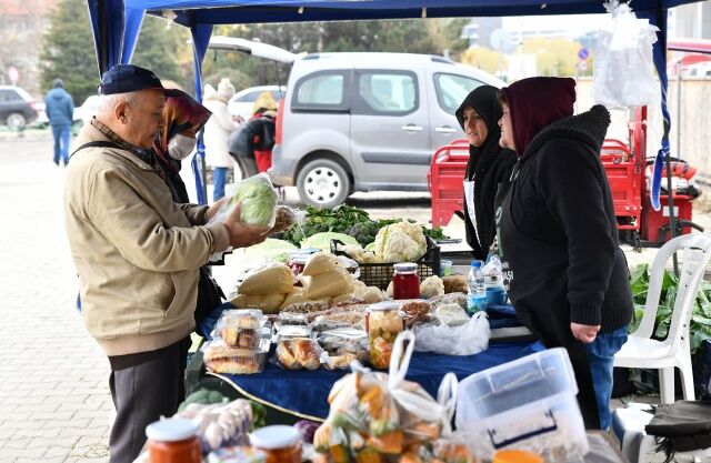 Tepebaşı Belediyesi kadın üreticileri destekliyor