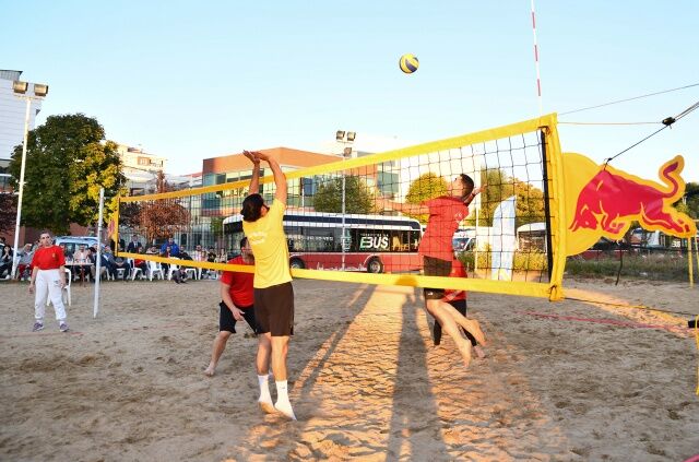 Tepebaşı'nda plaj voleybolu heyecanı başladı
