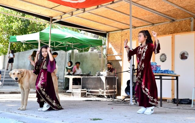 Tepebaşı'nda Çocuk Sanat Şenliği'nden renkli görüntüler