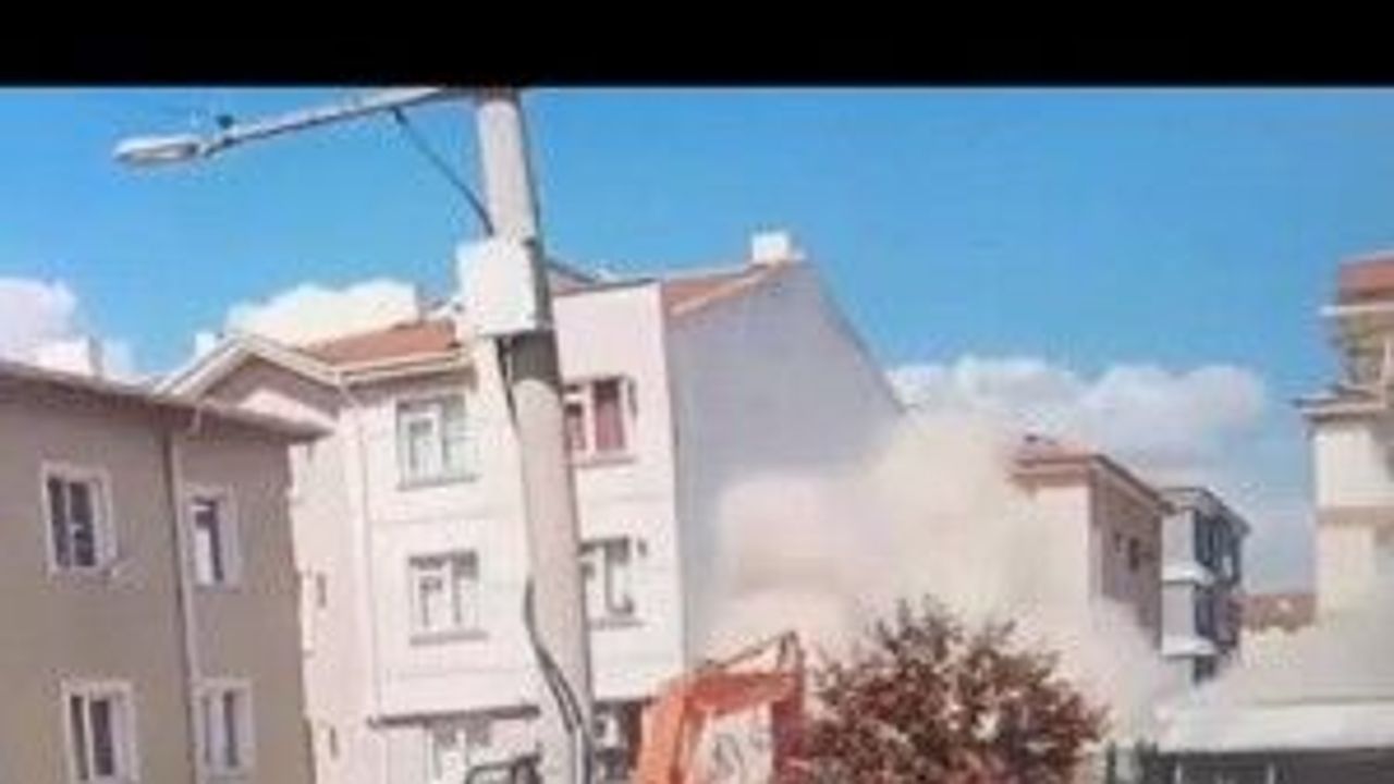 Eskişehir'deki binanın çökme anı böyle görüntülendi
