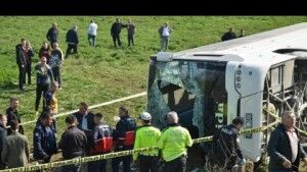 Eskişehir'de devrilen işçi servisindeki 3 kişi öldü, 31 kişi yaralandı!