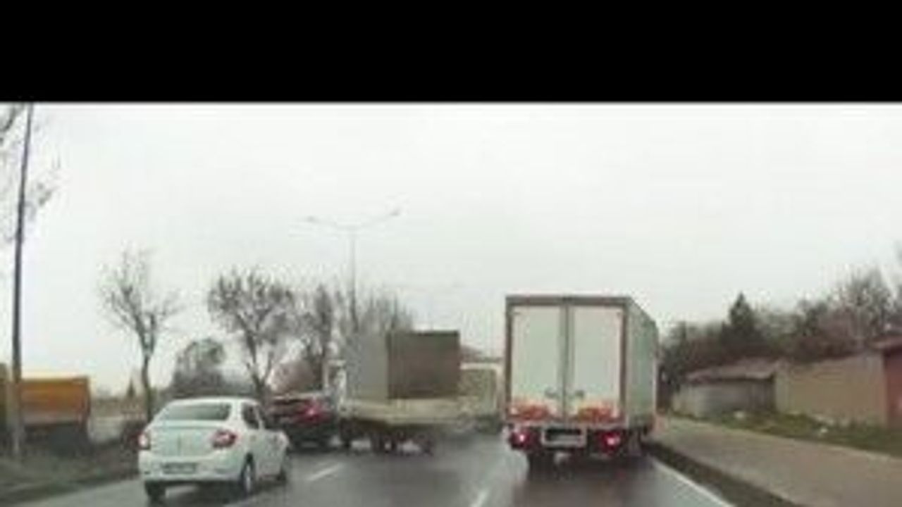Eskişehir’de zincirleme trafik kazası! O anlar kameraya saniye saniye yansıdı...