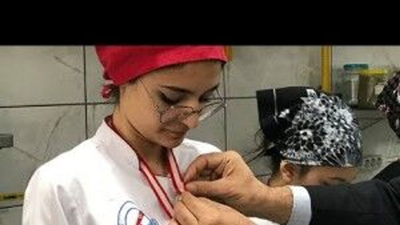 Eskişehir'e madalyalarla dönen öğrencilere çeyrek altın