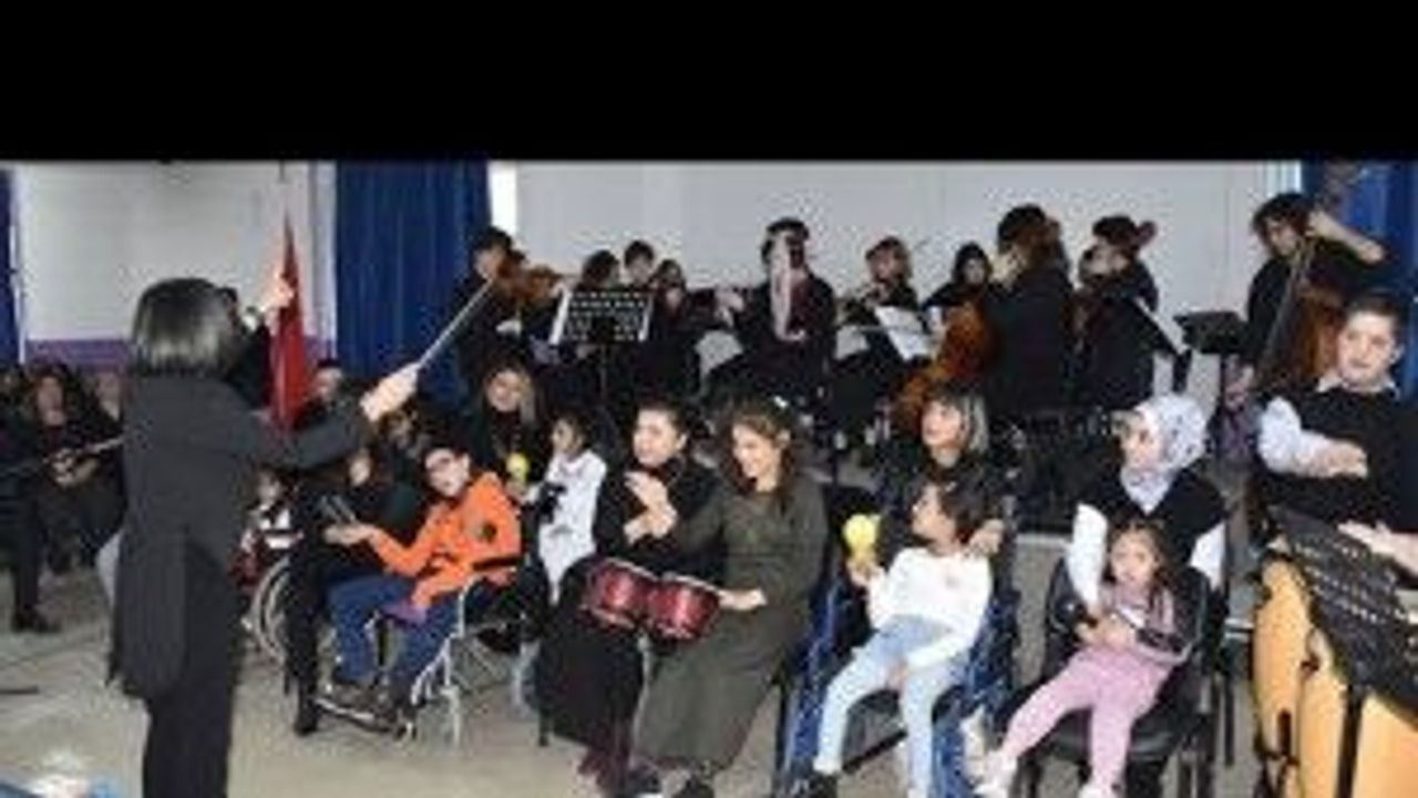 Eskişehir'deki konser gönülleri fethetti