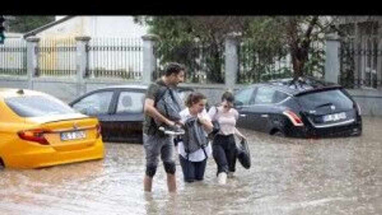 Ankara Keçiören sular altında kaldı! Yollar göle döndü