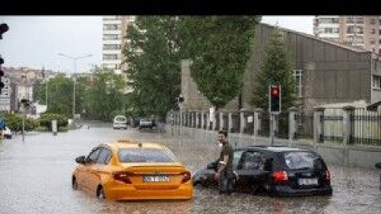 Ankara'da sel! Sağanak yağış felç etti