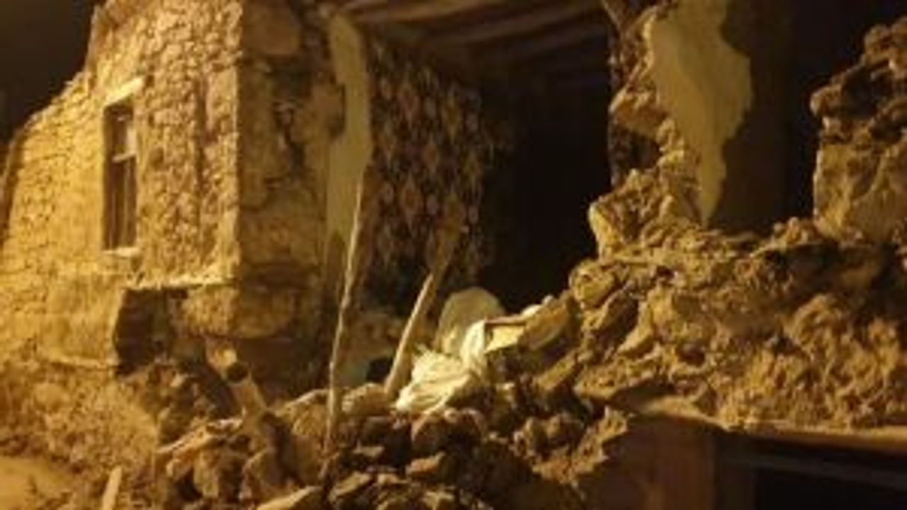Konya'da deprem anı görüntüleri!