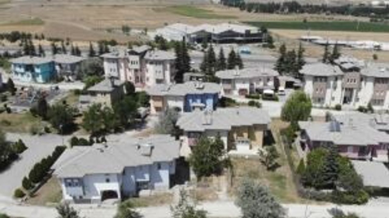 Eskişehir'in mahalleleri isyanda! Çatıların bile rengi değişti