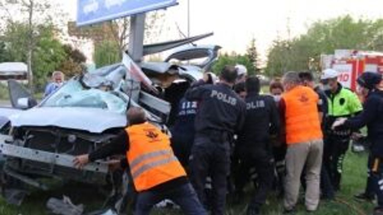 Çevreyolunda inanılmaz kaza! Otomobil paramparça oldu
