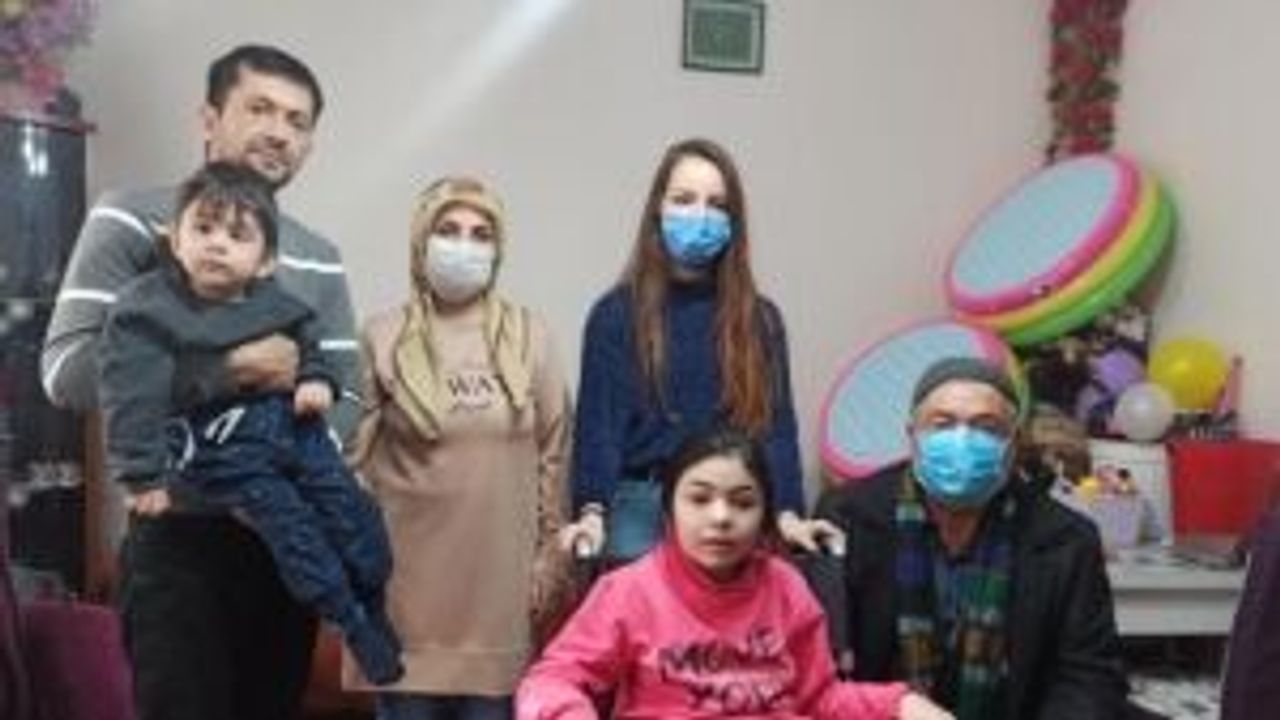 Eskişehirli dede-torun, bir aileyi daha sevindirdi