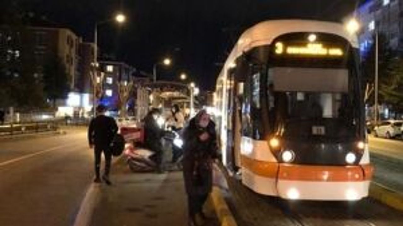 Tramvayın elektrikleri gitti