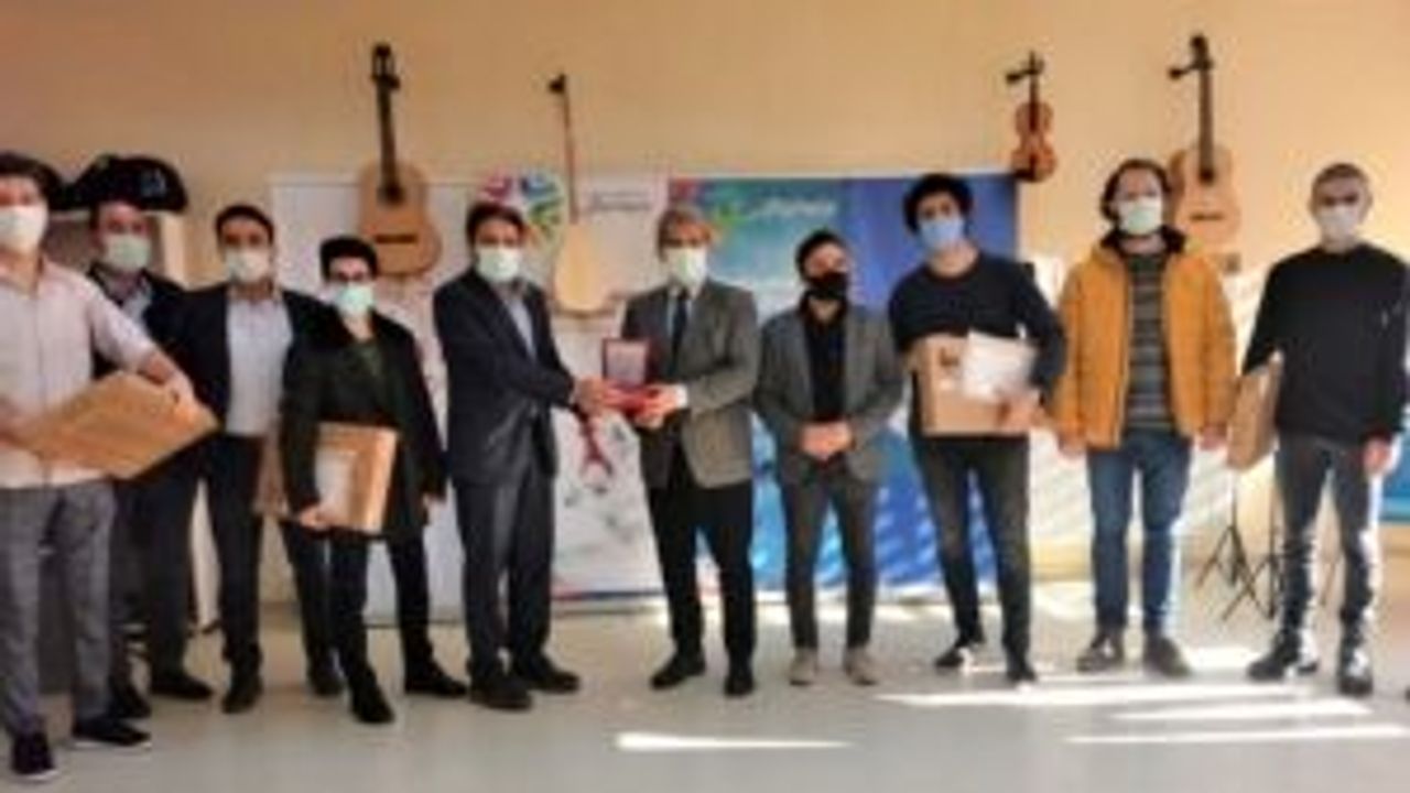 Türkiye birincisi Eskişehirli grup ödülünü aldı