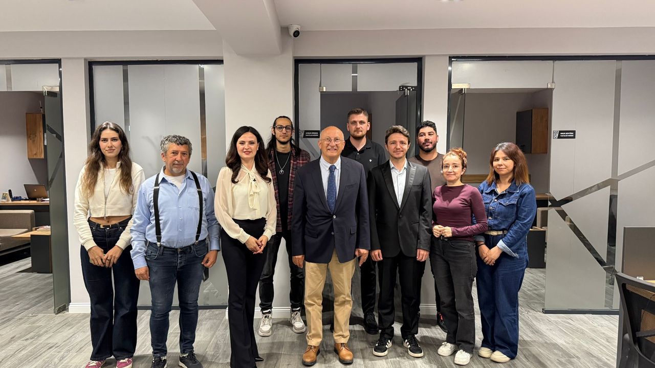 Milletvekili Çakırözer Medya 26 Grup'u ziyaret etti