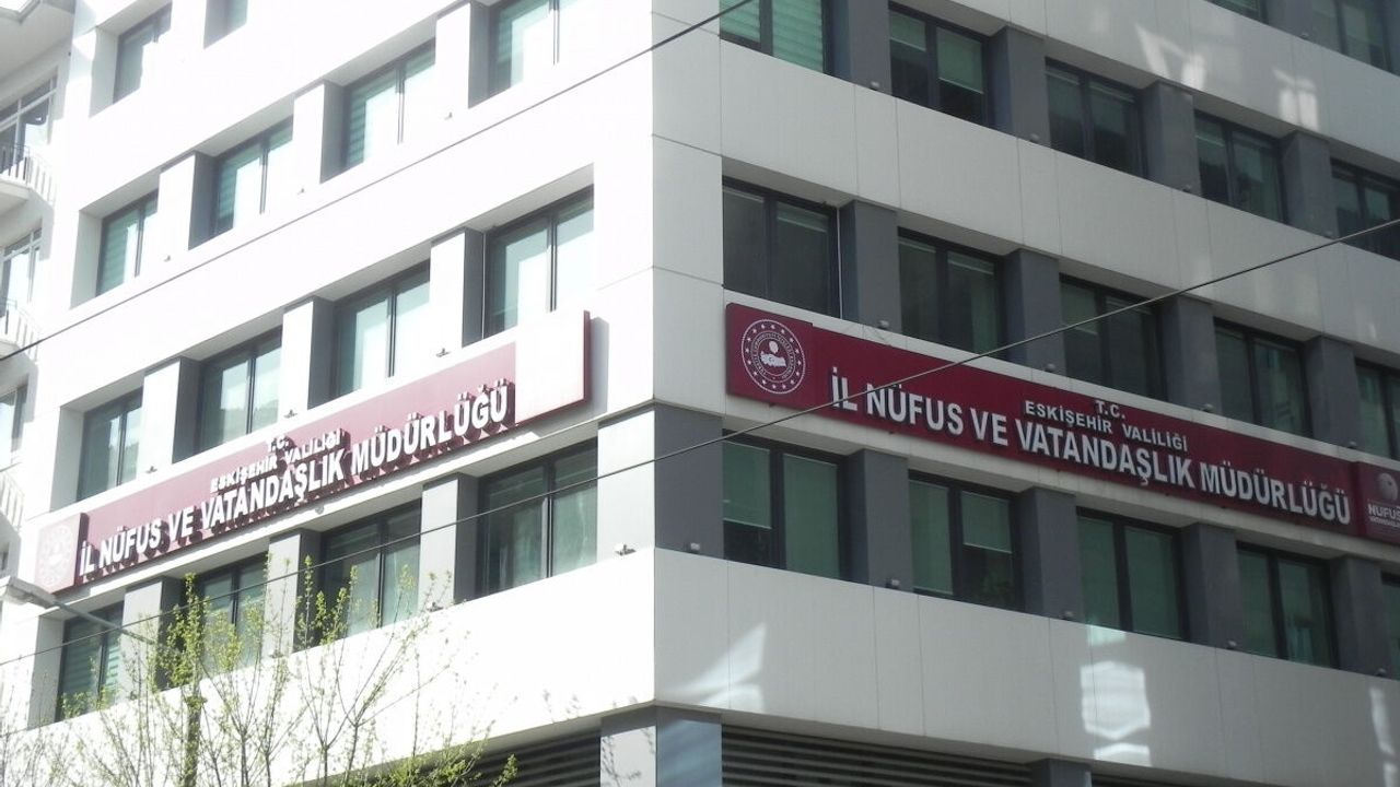 Eskişehir’de Sınav Günü Mesaisi: İlçe Nüfus Müdürlükleri Öğrenciler İçin Açıldı