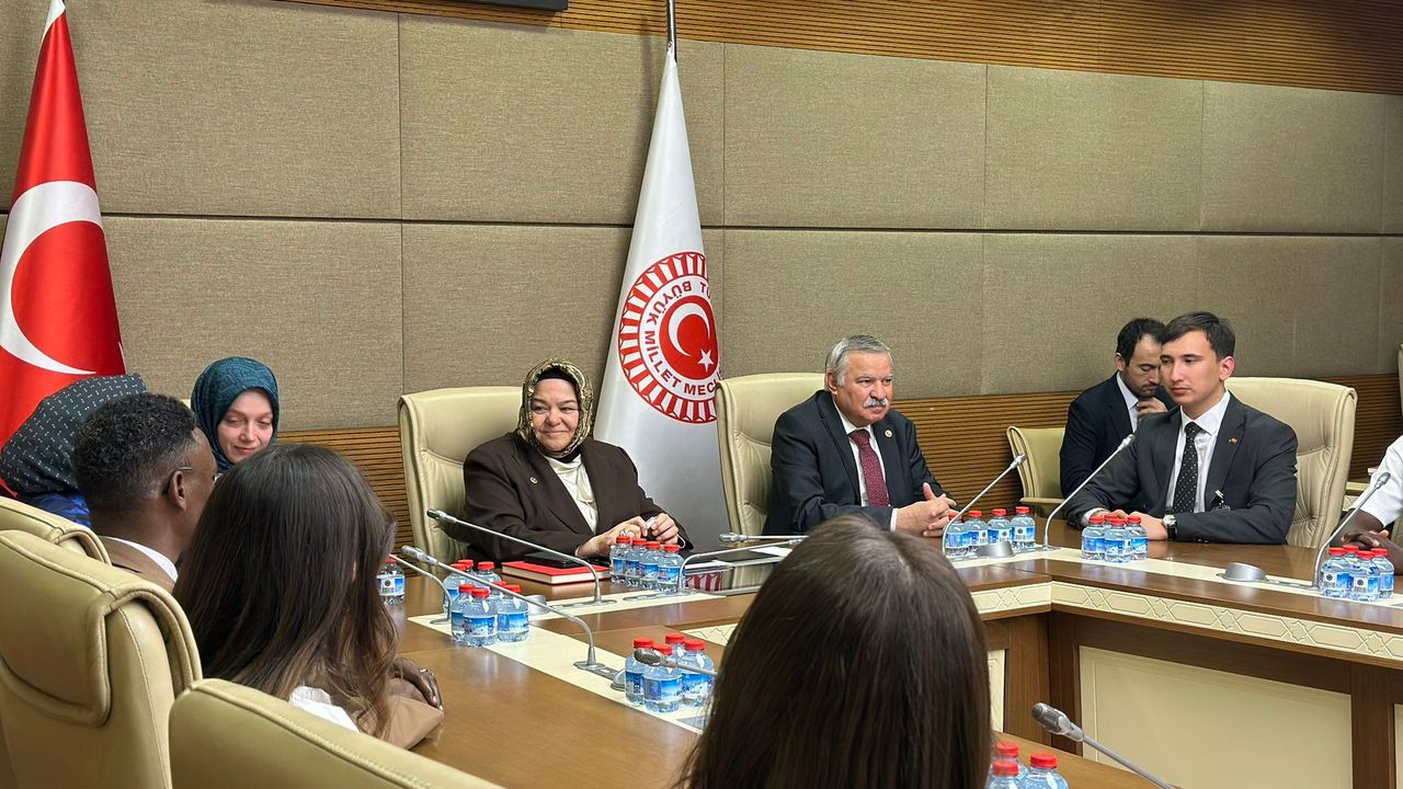 Ayşen Gürcan Uluslararası Öğrencileri TBMM’de Ağırladı