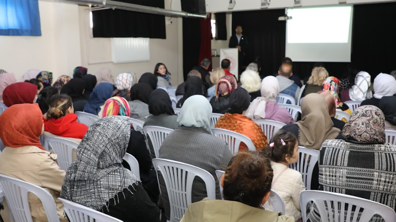 Alternatif Üretimde Kadın Eli: Eskişehir’in 5 Mahallesinde Altın Otu Yetişecek