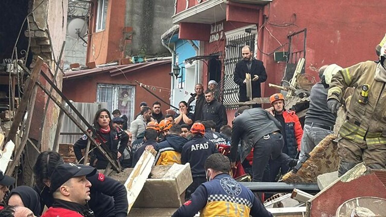 İstanbul Fatih’te Çöken Binalarda Kurtarma Operasyonu