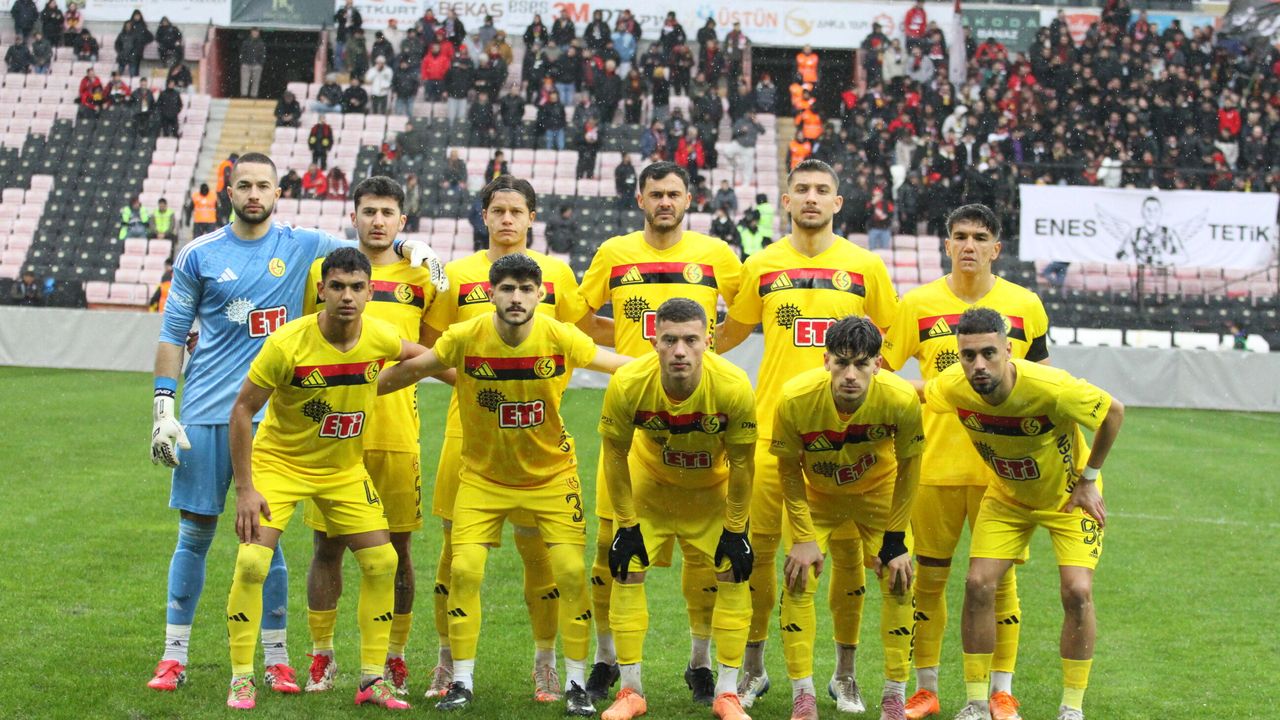 Eskişehirspor İzmir Çoruhlu FK karşılaşması için biletler satışa sunuldu