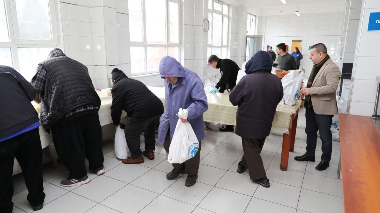 Odunpazarı Aşevi, yeni yılda da dayanışmayı sürdürdü