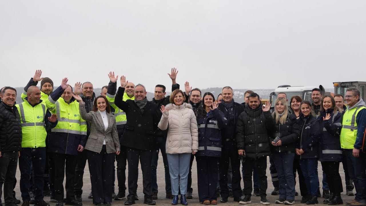Büyükşehir ekipleri karla mücadelesini sürdürüyor