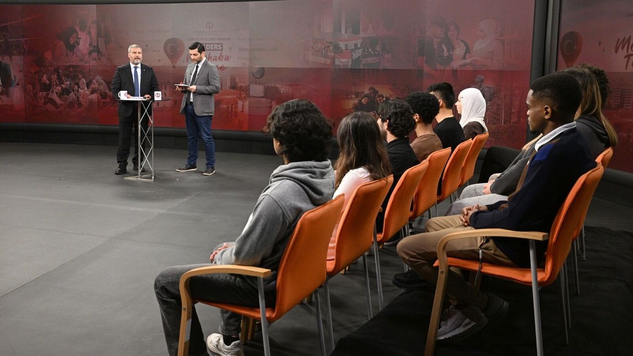 Türk Dili ve Kültürü Programı’nın açılış dersine Rektör Adıgüzel imzası