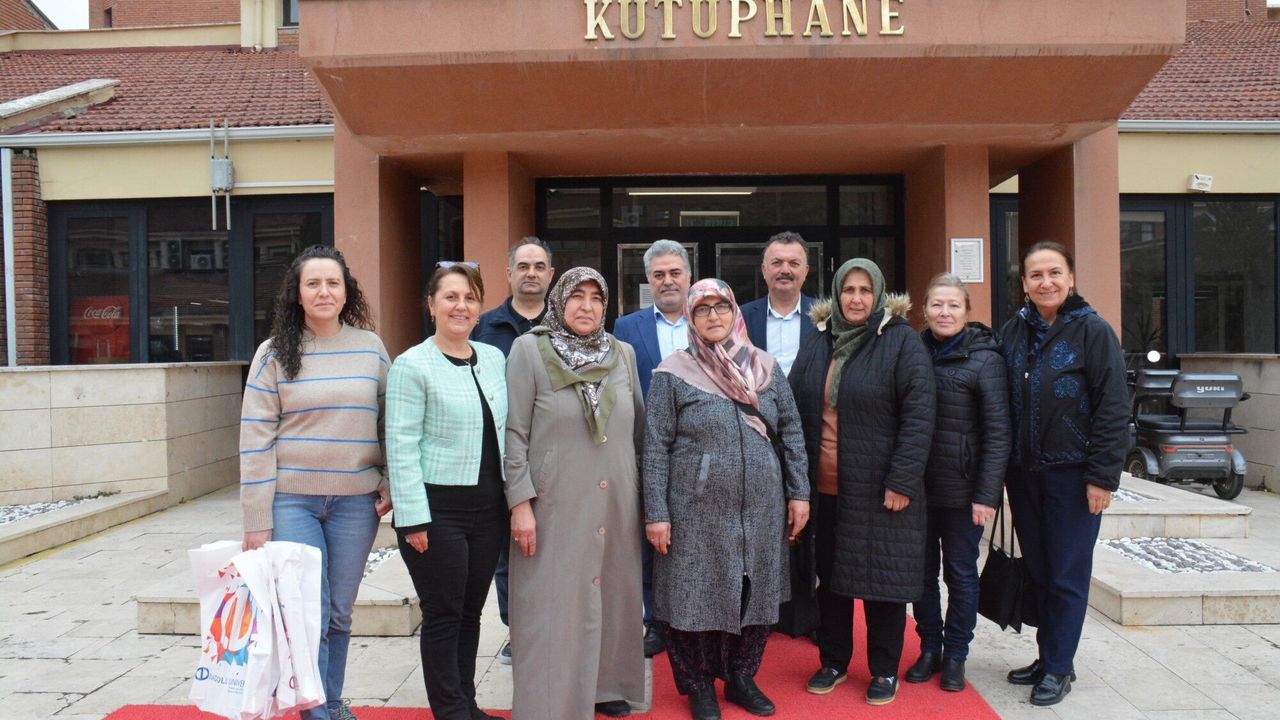 Üniversite ile mahalle kütüphanede buluştu