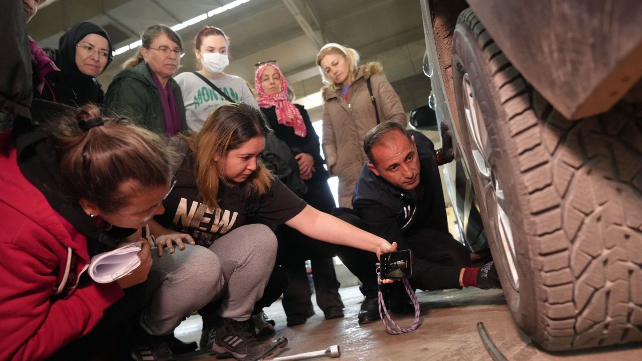 Kadınlar araç bakımında özgüven kazandı