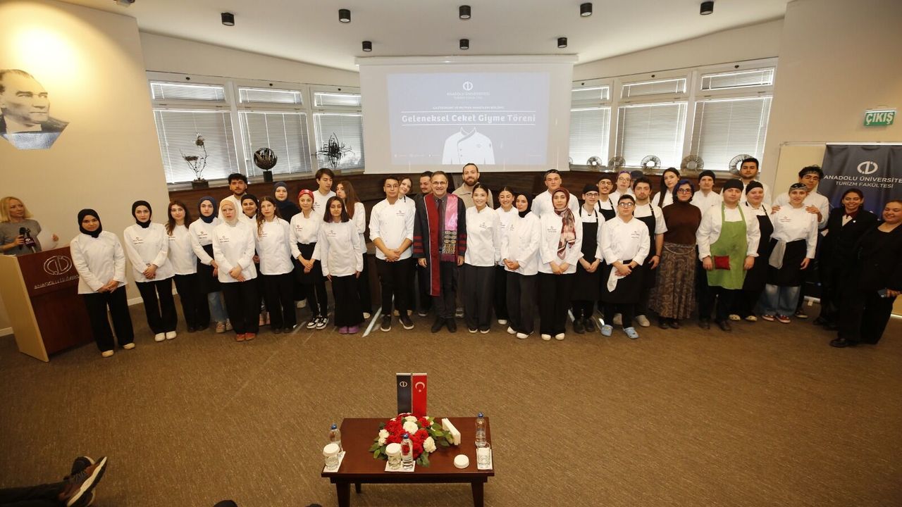 Turizm Fakültesi “Geleneksel Ceket Giyme Töreni” gerçekleştirildi