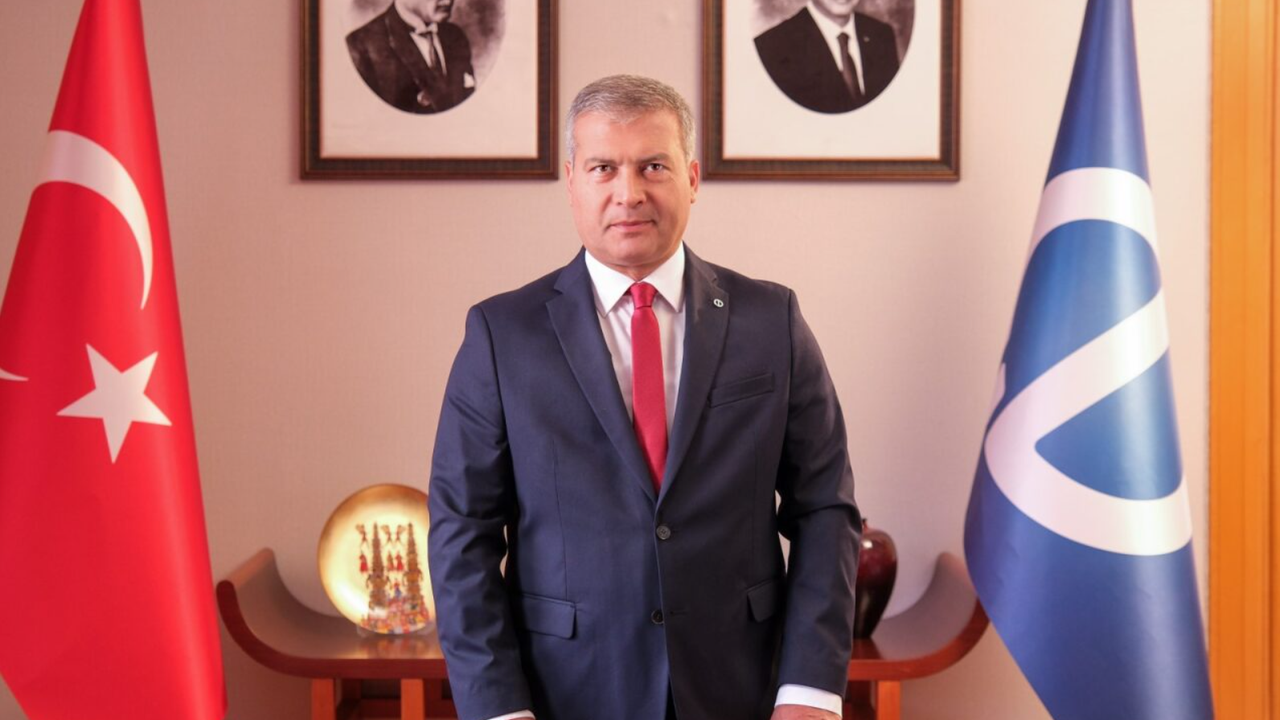 Rektör Adıgüzel Türk Dili Ailesi Günü'ne özel mesaj paylaştı