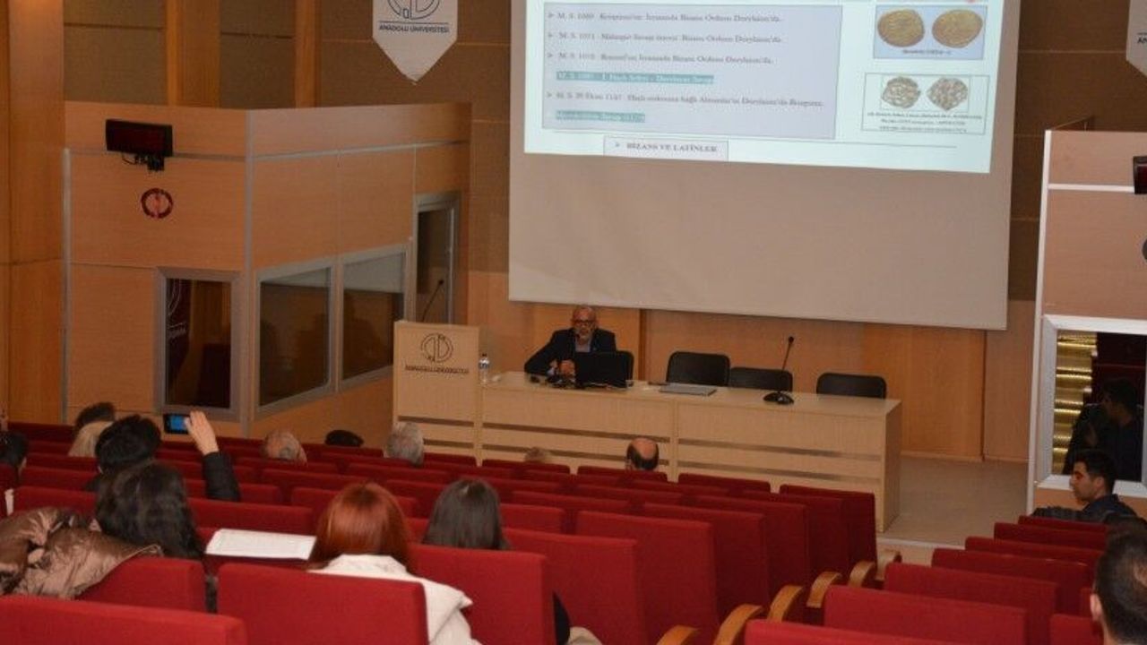 Edebiyat Fakültesi’nde Karacahisar Kalesi Örneğinde Arkeoloji ve Tarih Bağlamı semineri düzenlendi