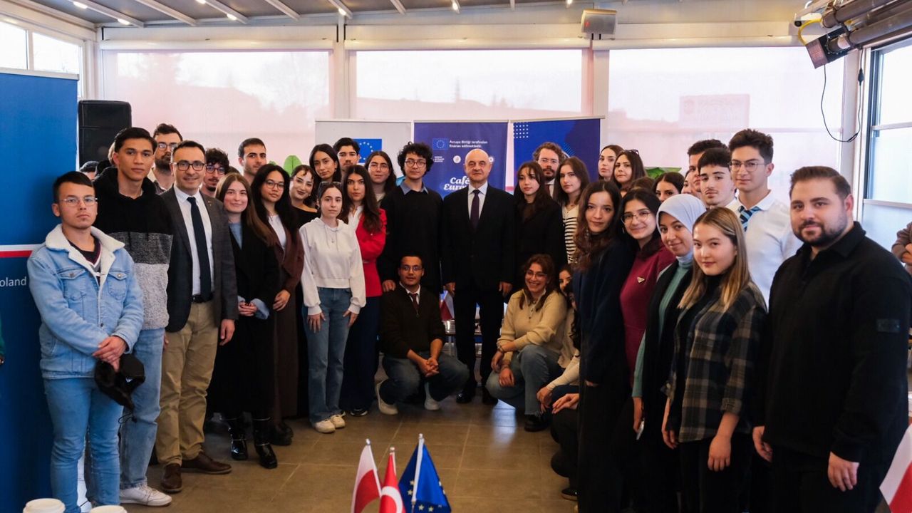 Gençler Avrupa gündemini Büyükelçilere soruyor