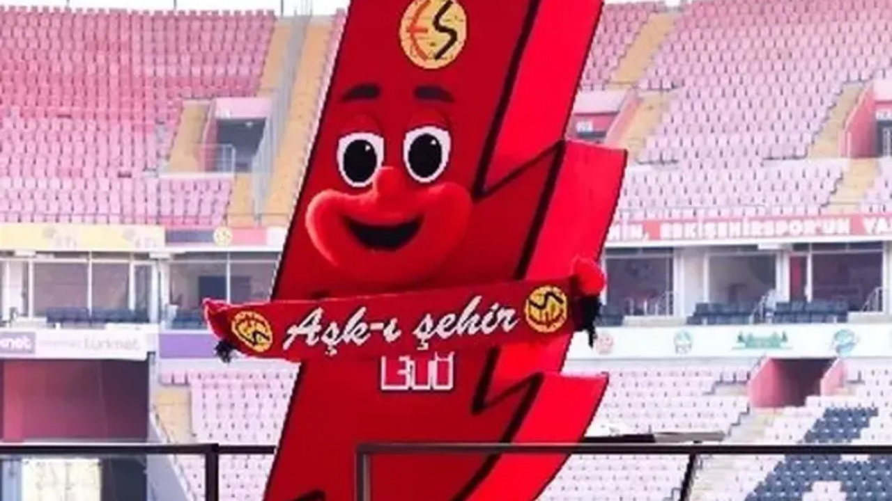 Tribünlerin Yeni Yıldızı Şimşek Oldu!