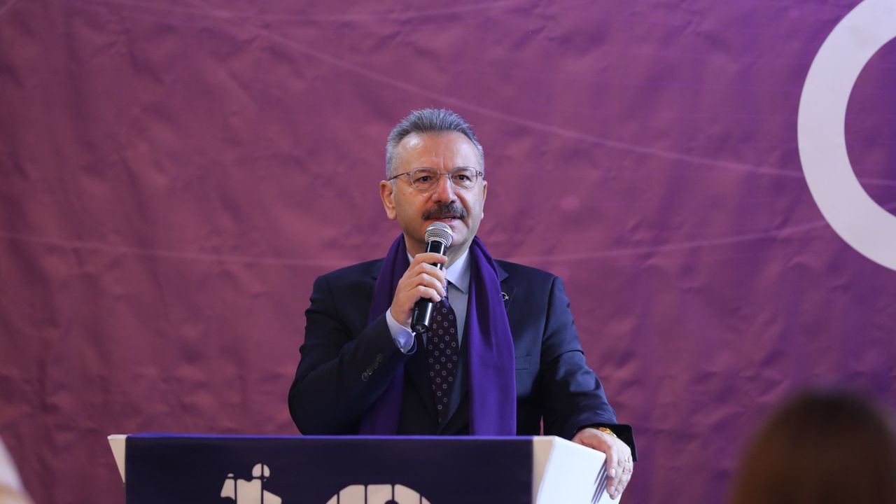 Vali Aksoy, Genç Girişimcilik Zirvesi açılışına katıldı