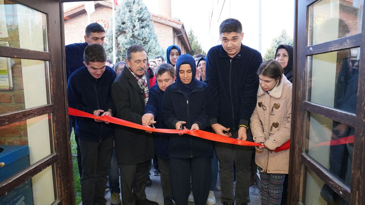 Özel bireylerden “Farklı ve Özel” sergi
