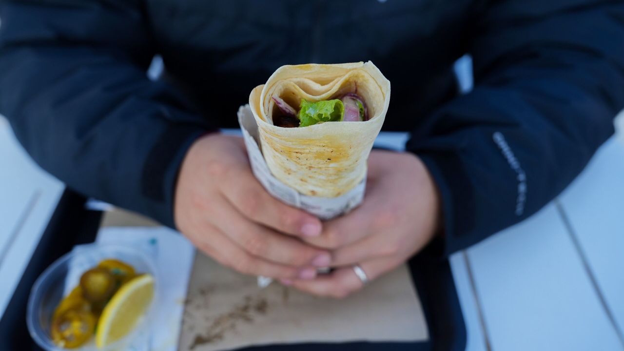 Eskişehir’in Yeni Gözdesi İskele26, Balık Dürümle Lezzeti Taçlandırdı
