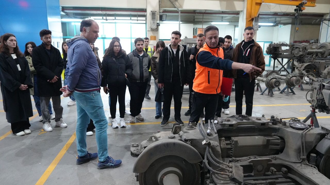 ESTÜ Öğrencilerine ESTRAM’da Uygulamalı Raylı Sistem Eğitimi