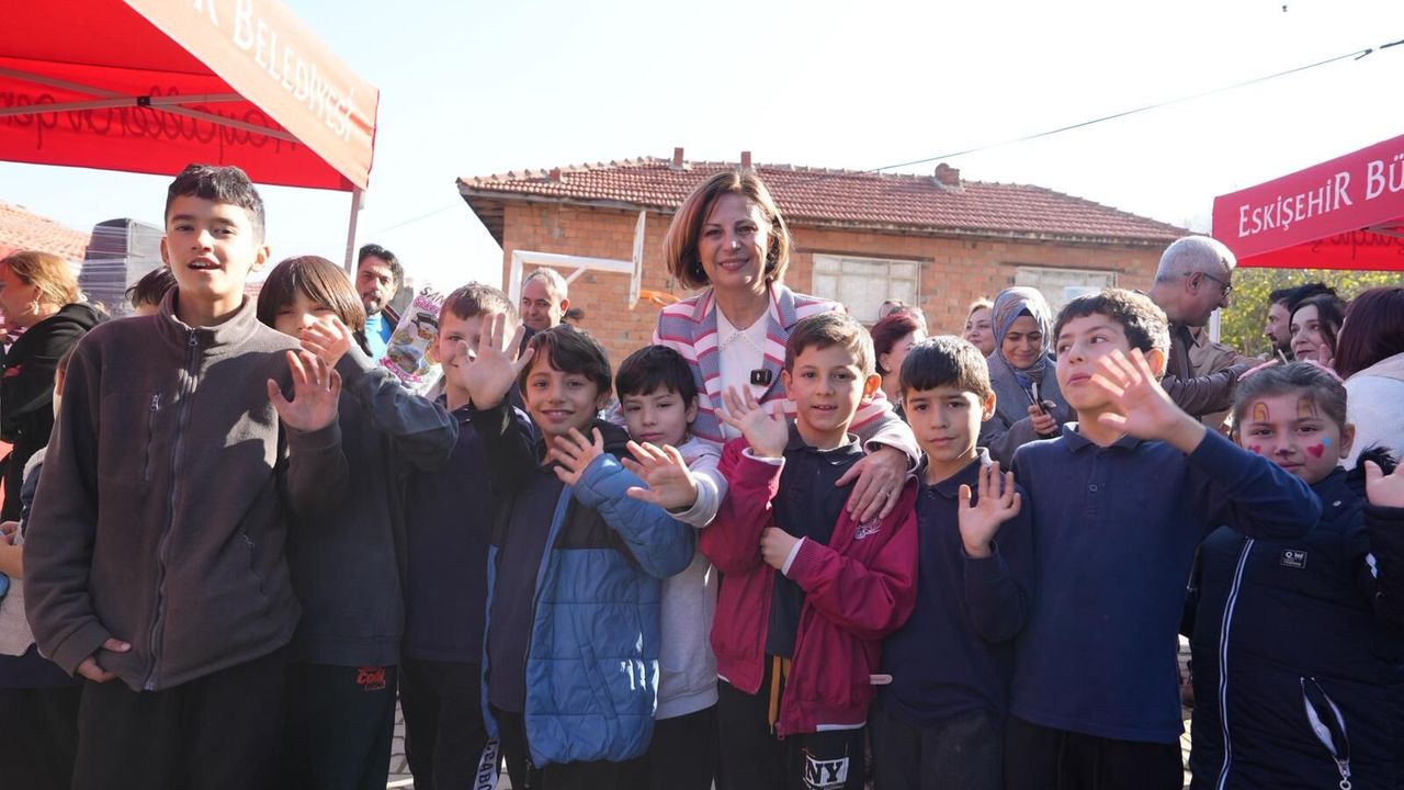 BAŞKAN ÜNLÜCE ÇOCUKLARLA ŞENLİK COŞKUSU YAŞADI