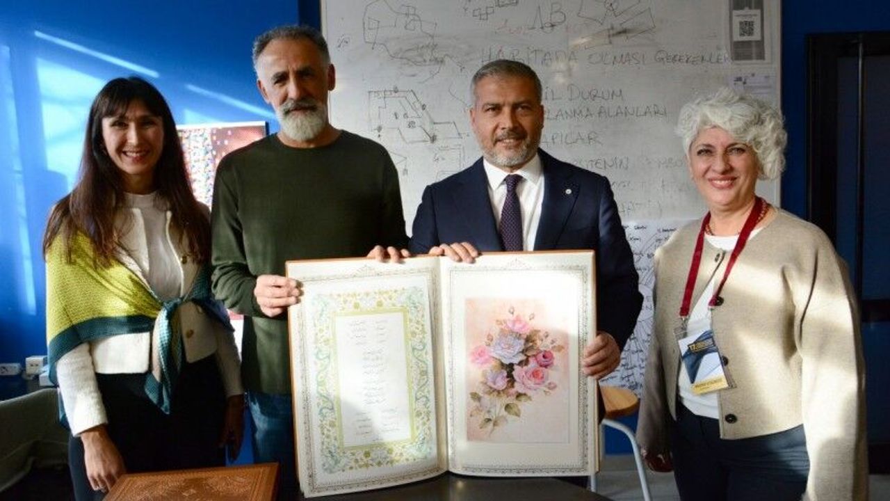 Rektör Adıgüzel, Anadolu Kaligrafi ve Tipografi Etkinliği’ni Ziyaret Etti