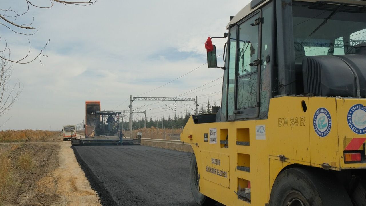 Eskişehir’de Hatboyu-3 Caddesi Trafiğe Kapılmadan Yenileniyor