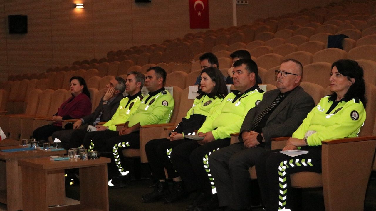 Eskişehir’de Fahri Trafik Müfettişleri Bilgilendirme Toplantısında Buluştu