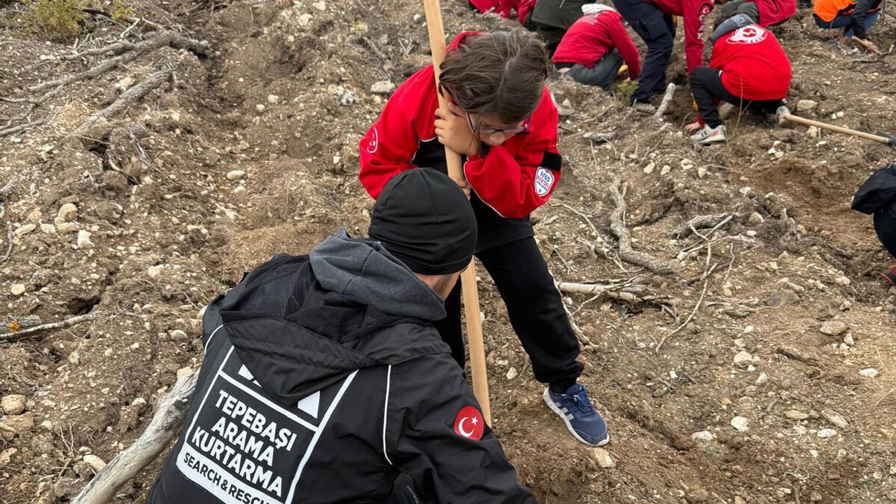 TAK ekibinden ağaçlandırma çalışması