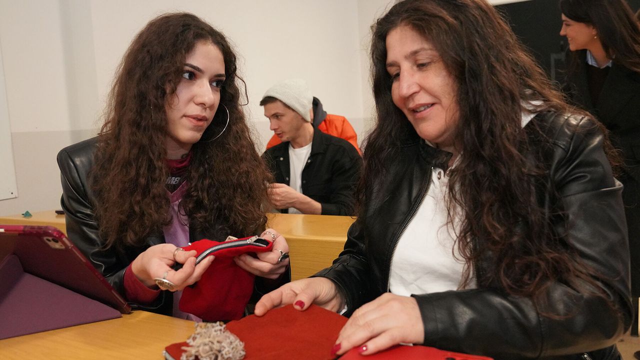 Moda tasarımı öğrencilerinden anlamlı destek