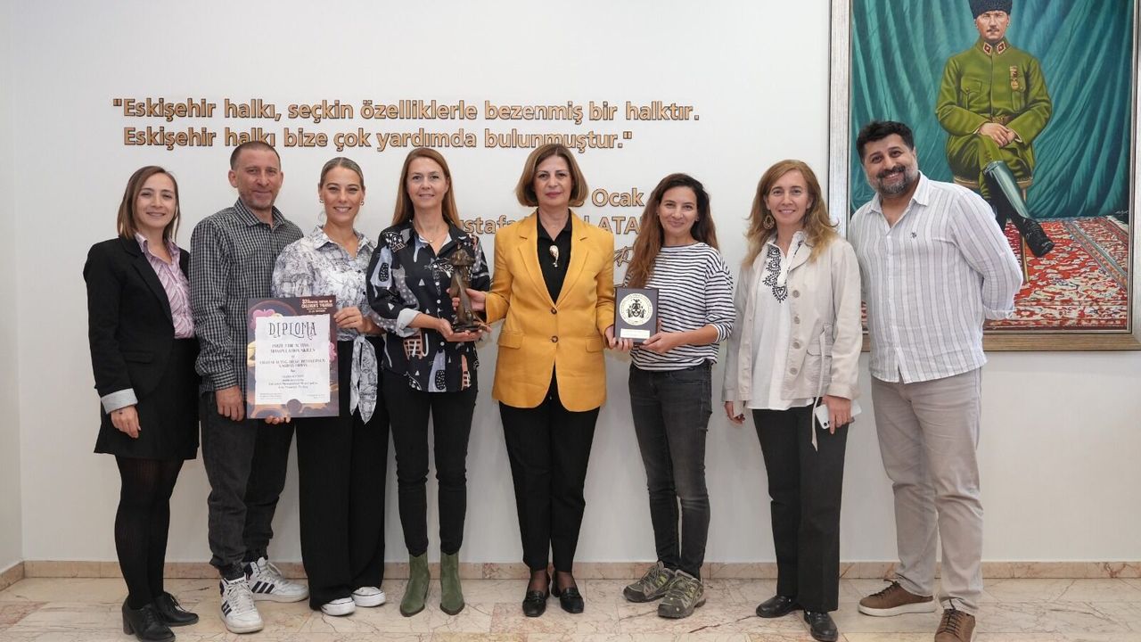 Şehir tiyatroları Avrupa'nın en değerli festivalinden ödülle döndü