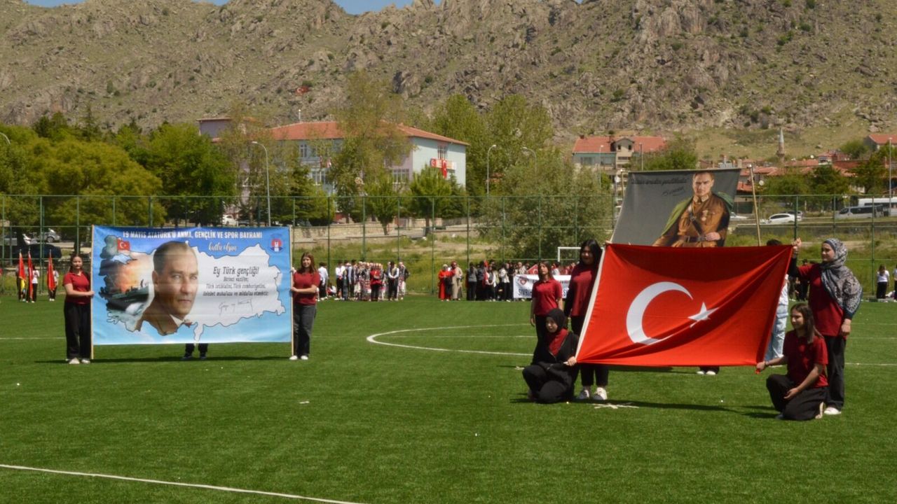 19 Mayıs ilçelerde coşku içinde kutlandı