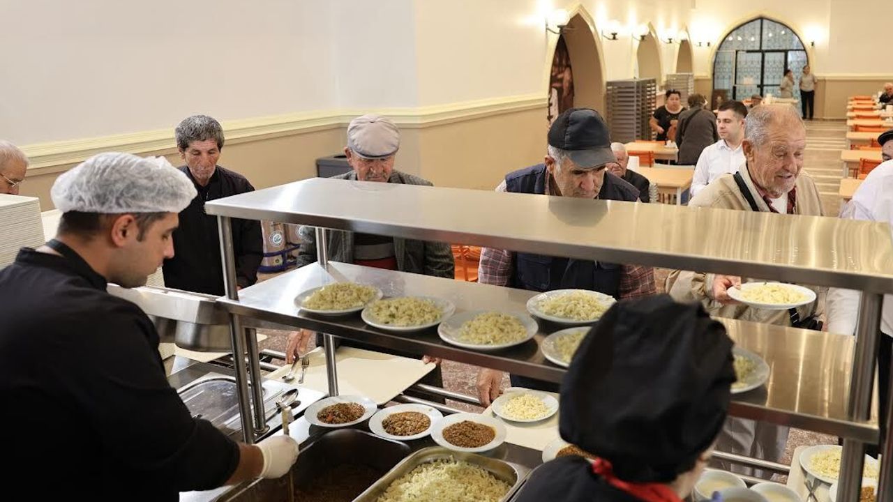 "Askıda Yemek" binlerce vatandaşa destek oldu