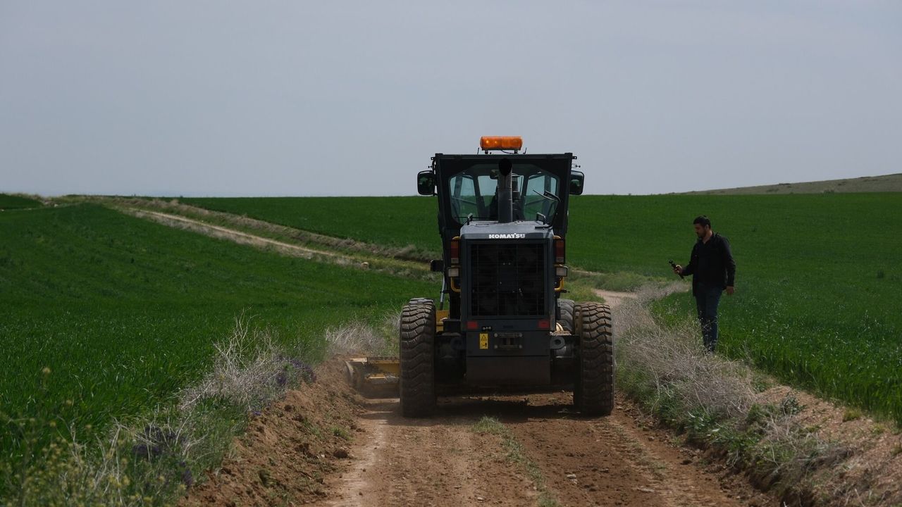 Sivrihisar’da Yol Çalışmaları Tüm Hızıyla Sürüyor