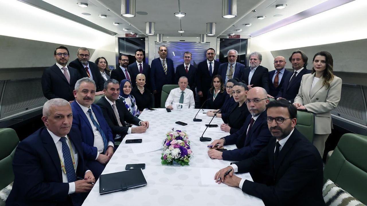 Cumhurbaşkanı Erdoğan İtalya dönüşü gazetecilerle görüştü