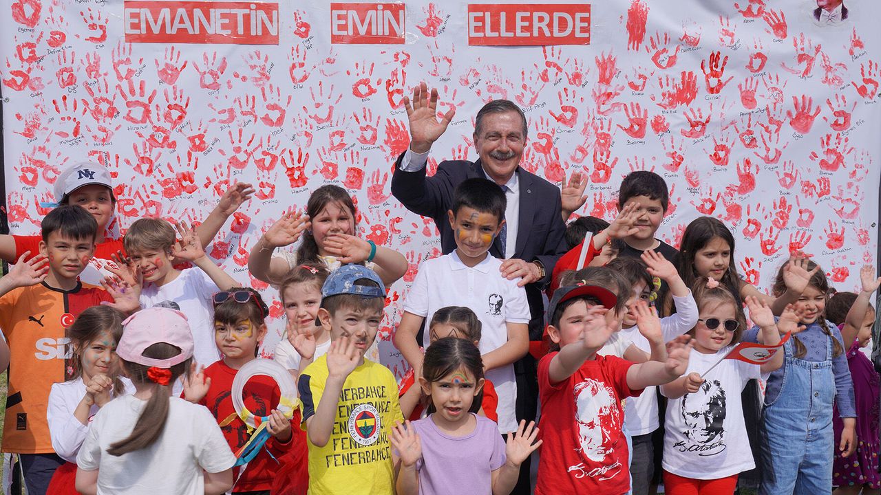 Binlerce çocuk 23 Nisan'ı Tepebaşı'nda kutladı